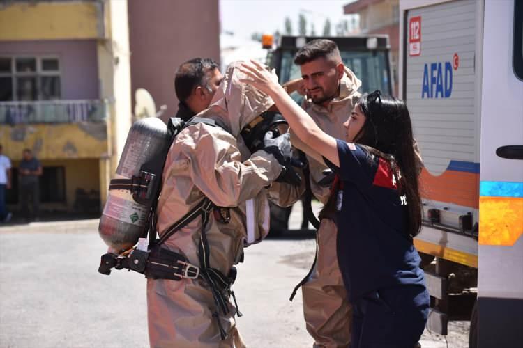 <p>Türkiye'ye 16 kilometre uzaklıkta bulunan Ermenistan'daki Metsamor Nükleer Santrali'nden doğabilecek Kimyasal, Biyolojik, Radyolojik ve Nükleer (KBRN) sızıntısına karşı ekipler çalışma yaptı.</p>

<p> </p>
