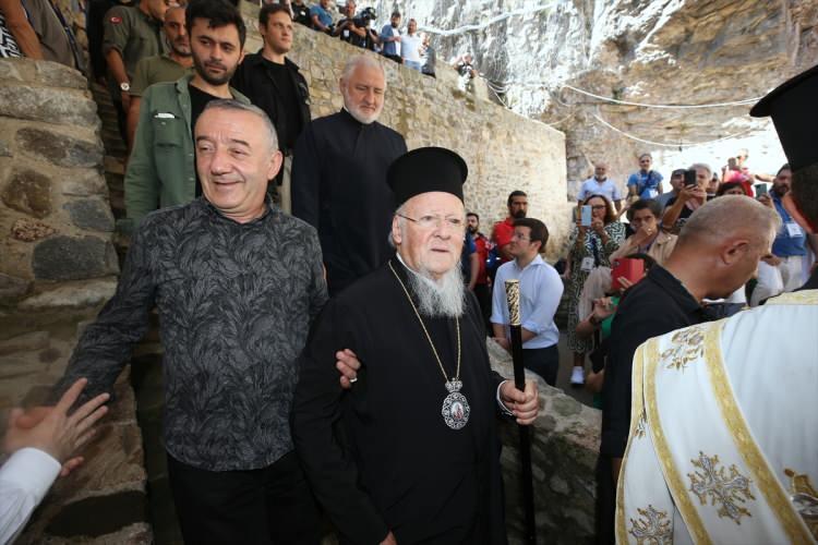 <p>Türkiye'nin önemli inanç merkezlerinden Sümela Manastırı'nda, Hristiyan aleminde "Meryem Ana'nın göğe yükseliş günü" olarak kabul edilen ve Hristiyan Ortodokslarca yapılan ayin, Fener Rum Patriği Bartholomeos yönetiminde gerçekleştirildi.</p>

<p> </p>
