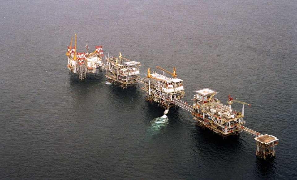 <p><strong>Angola</strong></p>

<p>7 milyar varil</p>
