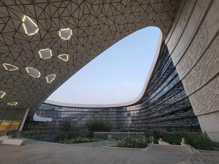 <p> Katar'ın başkenti Doha'da bulunan "Eğitim Şehri Camisi", modern mimarisi, farklı tasarımı ve etrafını saran zeytin ağaçlarıyla göz kamaştırıyor.</p>

<p> </p>
