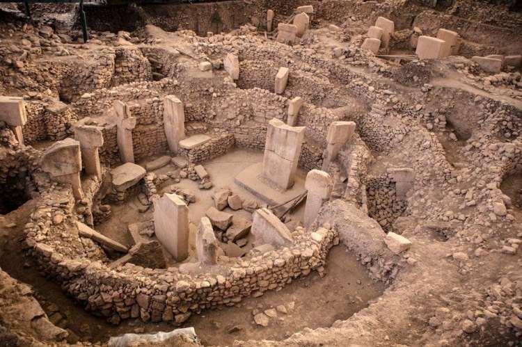 <p><strong>İSPANYOL STONEHENGE’İ DOLMENLER</strong></p>
<p>Dolmenler, Şanlıurfa'da 12 bin yıllık geçmişiyle "tarihin sıfır noktası" olarak nitelendirilen ve UNESCO Dünya Mirası Listesi'nde yer alan Göbeklitepe'ye de benzerliğiyle dikkat çekiyor.</p>