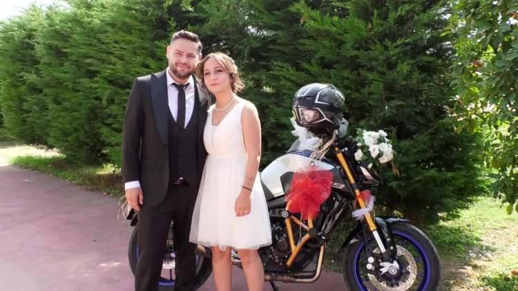 <p>Düzce Riders Motosiklet Kulübü Başkanı Cihan Bedrik ve kulüp üyesi Şimal, geçtiğimiz hafta sonu dünyaevine girdi. </p>
