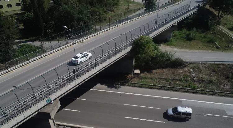 <p>Sakarya'nın Arifiye ilçesindeki otoyol köprüsünün yeni hali.</p>
