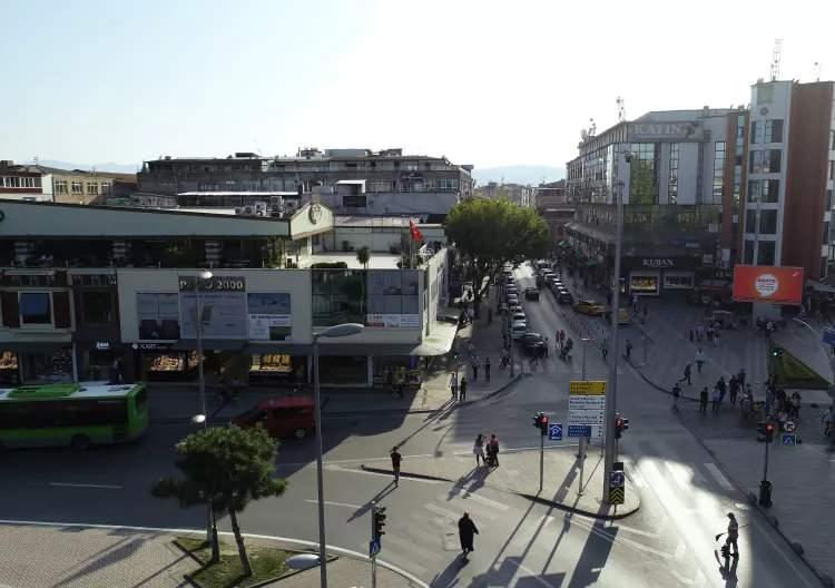 <p>Sakarya'nın Adapazarı ilçesindeki Çark Caddesinin yeni hali.</p>