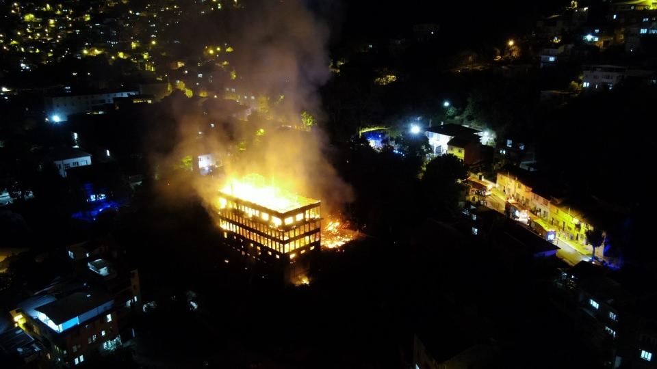 <p>Yangın, saat 22.30 sıralarında Demirkapı Mahallesi'nde meydana geldi.<br />
 </p>
