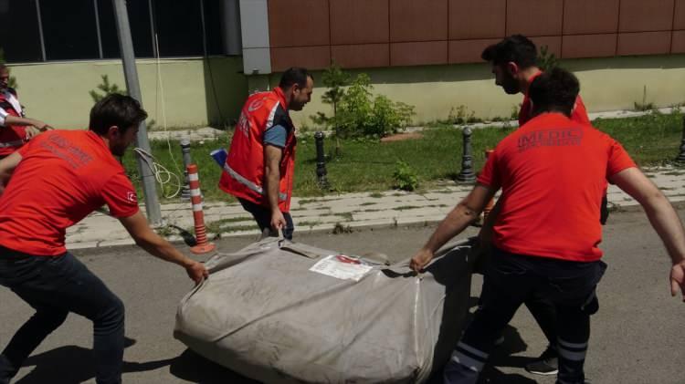 <p>Tatbikatta, senaryo gereği Metsamor'da yaşanan 7 büyüklüğündeki depremin ardından şehirdeki nükleer santralde sızıntı nedeniyle sınırın sıfır noktasında bulunan Aslanhane, Kalakkale ve Küçük Aküzüm köylerinde sızıntıdan etkilenen 20 kişiye müdahale için teyakkuza geçti.</p>

<p> </p>
