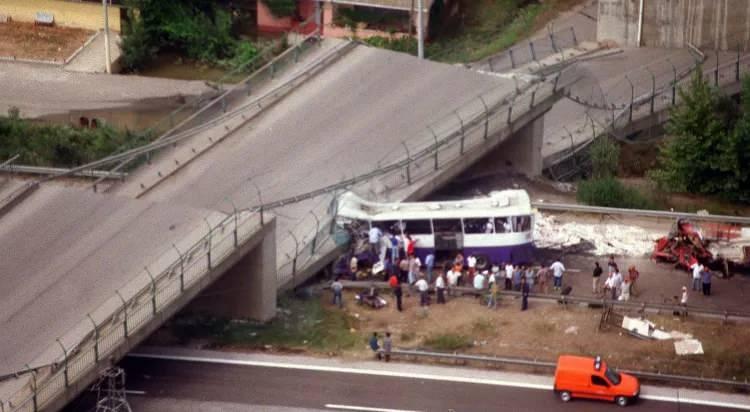 <p>Sakarya'nın Arifiye ilçesindeki otoyol köprüsünün eski hali. </p>
