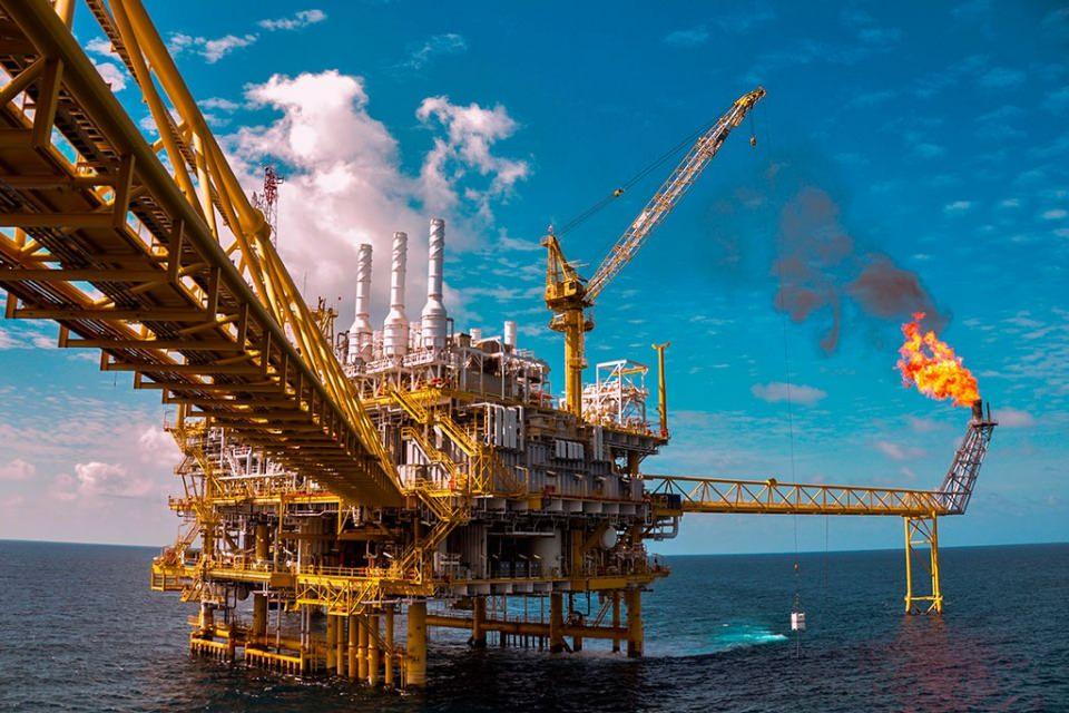 <p>Uluslararası Enerji Ajansı (IEA) tarafından hazırlanan verilere göre 2021 yılı başında ise toplam üretilebilir petrol rezervi 1 trilyon 779 milyar varile yükseldi. Açıklanan listede Türkiye'de yer alıyor. İşte dünyanın en çok petrol rezervine sahip ülkeleri...</p>
