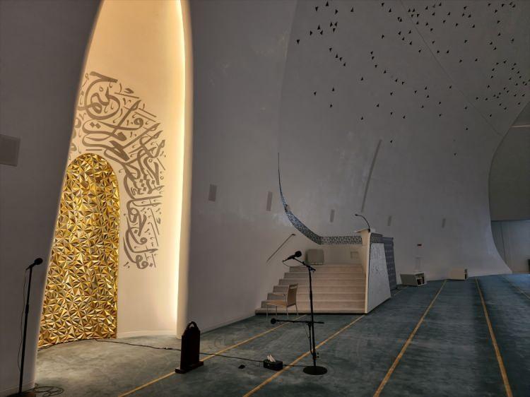 <p>Camiye ev sahipliği yapan Hamad Bin Khalifa Üniversitesi bünyesindeki Katar İslami Araştırmalar Fakültesi, 2017 yılında Eğitim Binaları, Kültürel Mimari ve Kurumsal Mimari alanında Amerikan Mimarlık Ödülü'nü kazandı.</p>

<p> </p>
