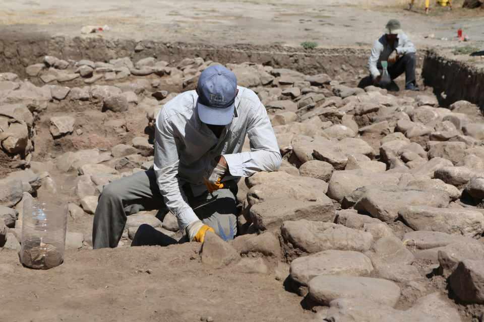 <p>Tozkoporan Höyüğü’nde kazı çalışmalarının başlaması bölgenin arkeolojik geçmişini aydınlatması ve tarihsel serüvenini ortaya çıkarması açısından oldukça önemlidir.”</p>