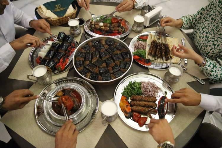 <p>Şanlıurfa, ciğer, haşhaş, soğan, kazan, patlıcan ve son olarak da tepsi kebabına da tescil alarak gastronomi turizminden daha fazla pay almak istiyor.</p>

<p> </p>
