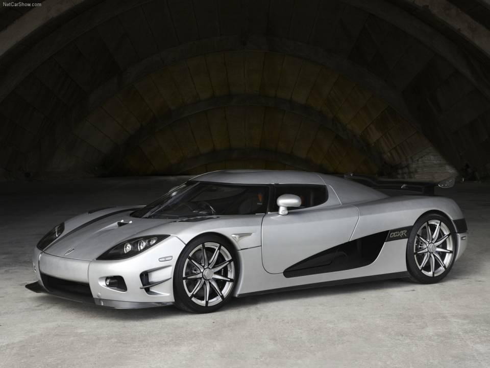 <p><strong>1. Koenigsegg CCXR Trevita</strong></p>

<p>Fiyat: $4,8 milyon dolar</p>
