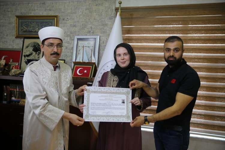 <p>Törende, Kur'an-ı Kerim tilavetinin ardından Hommel, okunan duaya eşlik etti.</p>

<p> </p>
