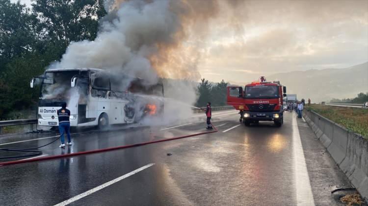 <p>Anadolu Otoyolu'nun Bolu kesiminde bir yolcu otobüsünde çıkan yangın itfaiye ekiplerince söndürüldü.</p>

<p> </p>
