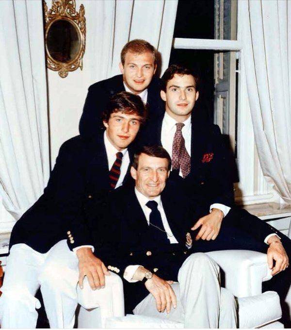 <p>Beşiktaş Kongre Üyesi Rahmi Koç (koltukta), oğulları Ali Koç (solda), Mustafa Koç (arkada) ve Ömer Koç ile birlikte...</p>