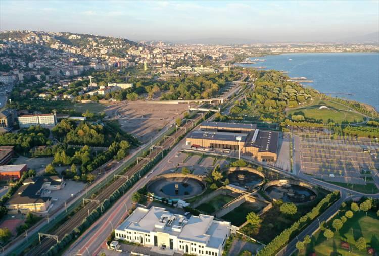 <p>Kentsel dönüşüm çalışmaları kapsamında Gölcük, Körfez ve İzmit başta olmak üzere birçok ilçede yeni projeler hayata geçiriliyor.</p>
<p> </p>