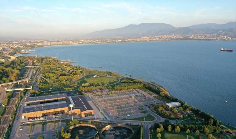 <p>Çevre, Şehircilik ve İklim Değişikliği Bakanlığı ile Kocaeli Büyükşehir Belediyesince finanse edilen projede, 494 binada oturan hak sahiplerinin tahliye edilmesiyle yıkım çalışmaları yapıldı.</p>

<p> </p>
