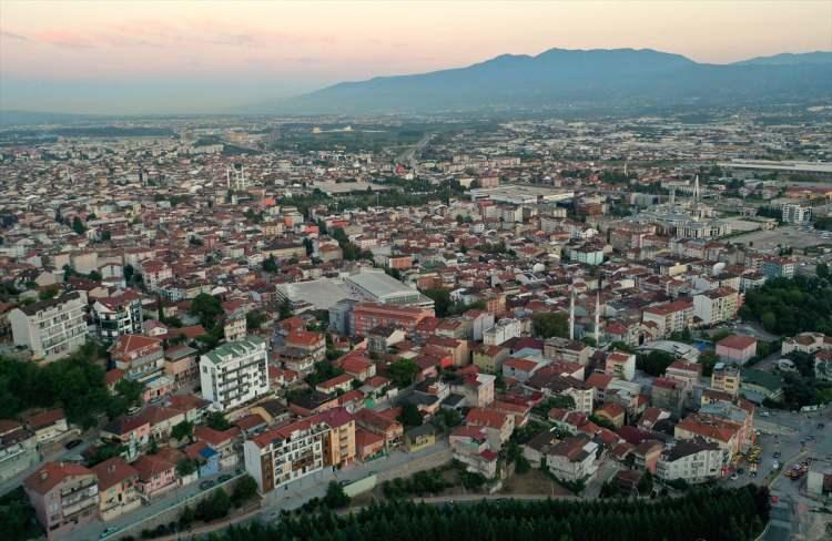<p><strong>Kocaeli ülke ihracatına en çok katkı sağlayan illerin başında</strong><br />
<br />
Limanları ve üretim tesisleriyle Türkiye'nin uluslararası ticaretinde önemli yere sahip olan Kocaeli, depremin ardından geçen 23 yıllık süreçte ihracatını büyük oranda artırdı.</p>
