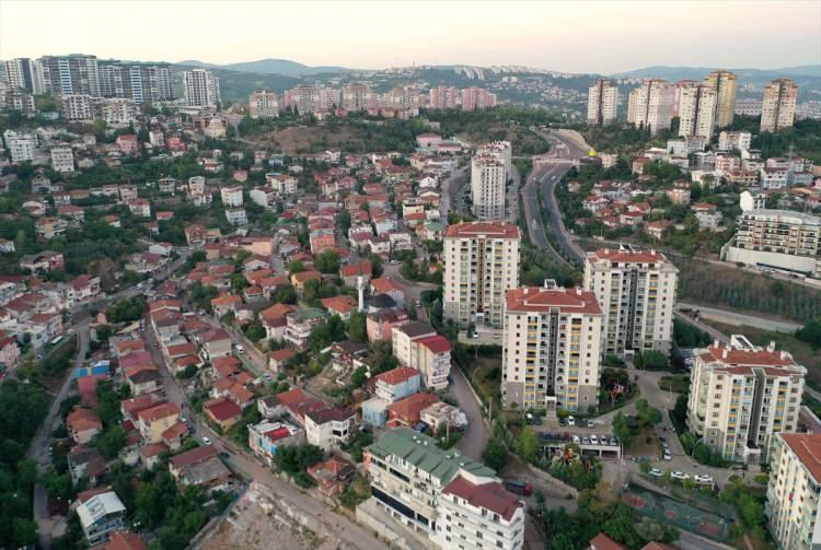 <p>Türk imalat sanayisinin yaklaşık yüzde 15'ine ev sahipliği yapan kent, Türkiye'nin bu yıl için belirlenen 250 milyar dolarlık ihracat hedefine en güçlü katkıyı veren iller arasında bulunuyor.</p>

<p> </p>

