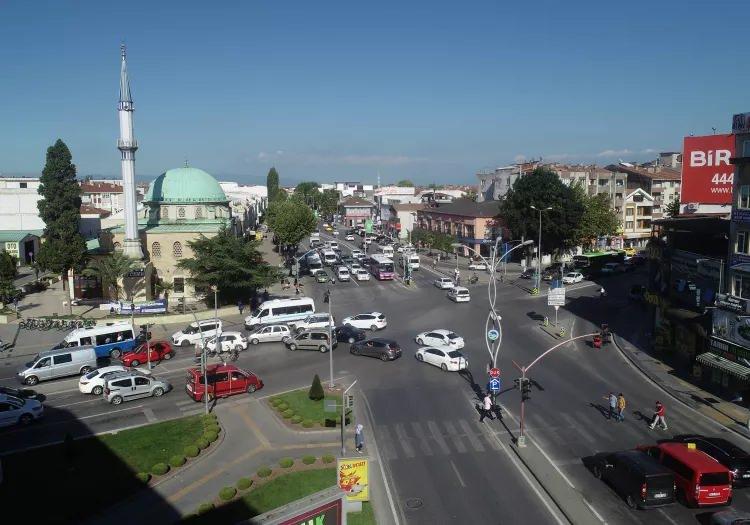 <p>Sakarya'nın Adapazarı ilçesindeki Yeni Cami Kavşağının yeni hali.</p>
