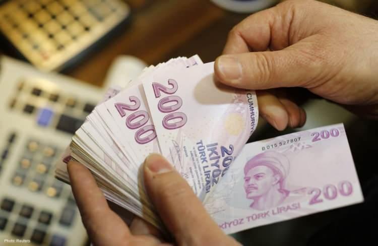 <p>Farklı işyerlerinde çalışan milyonlarca vatandaş emeklilik hesabını yapıyor. Bazen SSK’lı işten ayrılanlar kendi işlerini kurup Bağkur sigortasından devam ediyor. </p>
