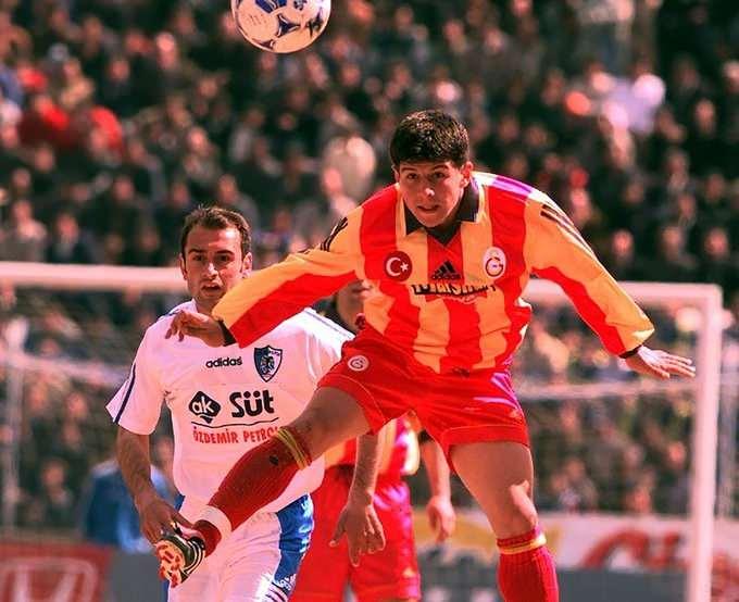 <p>Emre Belözoğlu: "Her oynadığım takımın taraftarı beni çok sevdi. 7 ay Atletico'da oynadım onlar bile beni çok sevdi. Galatasaray taraftarını da anlıyorum. Hiç hak etmediğim kadar sevgisizliği de yaşadım. Hak etmediğim kadar da sevildim."</p>
