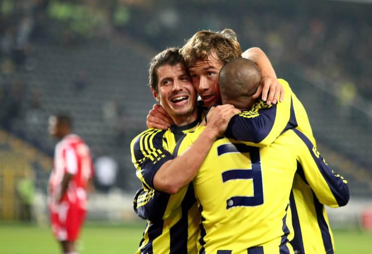 <p>Emre Belözoğlu: "Ben sokaktaydım. Fenerbahçe de hep sokaktaydı. Fenerbahçe halkın takımıdır. Bu yönümü Fenerbahçe'ye benzetiyorum."</p>
