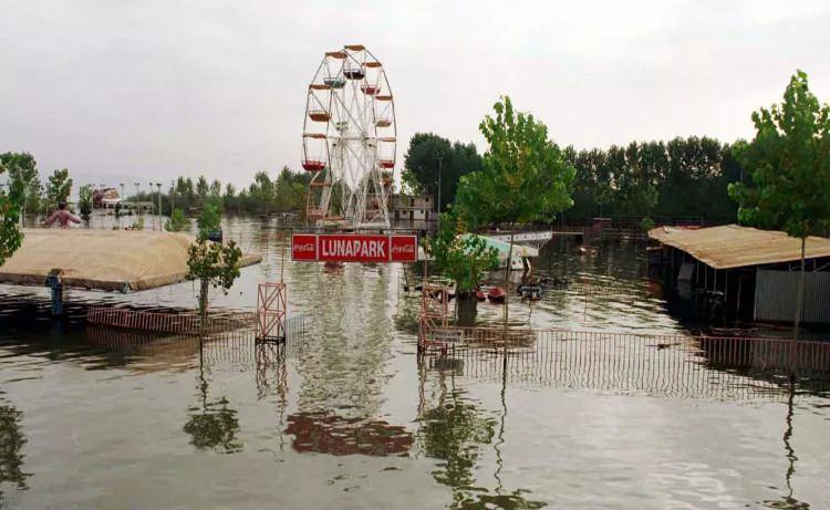 <p>Kocaeli'nin Gölcük ilçesindeki Kavaklı sahilinin eski hali.</p>
