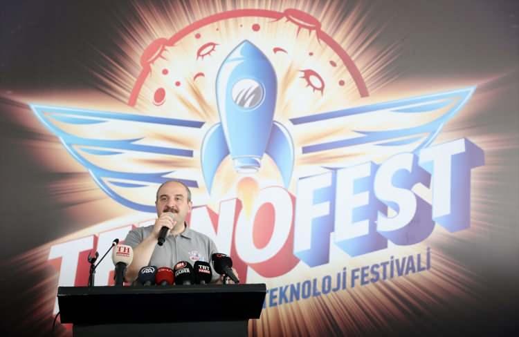 <p>TEKNOFEST Türkiye'nin uzay, havacılık, teknoloji ve bilimi sevdiren bir festival olduğunu belirten Varank, TEKNOFEST kuşağının, Türkiye'nin yeni başarı hikayelerini yazacağını, ülkenin geleceğini inşa edeceklerini vurguladı.</p>