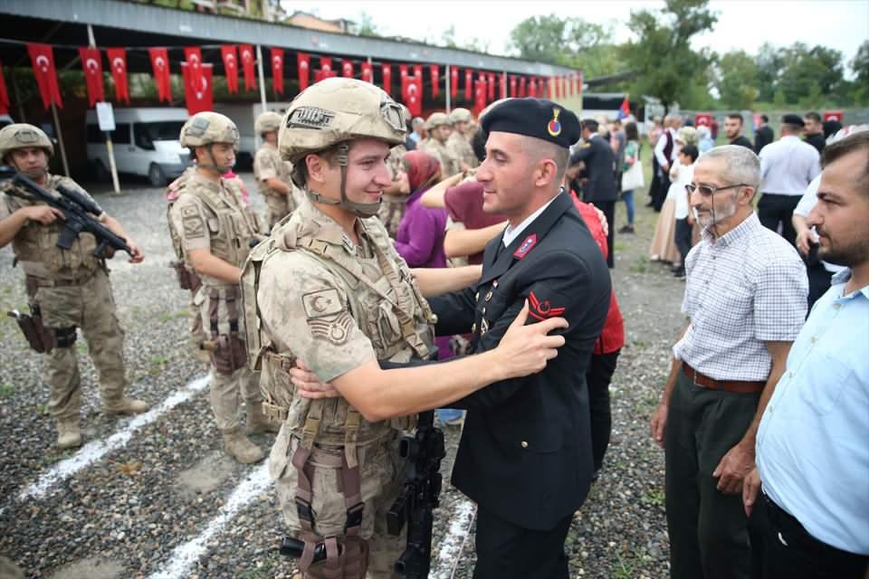 <p>Törene, Fatsa Kaymakamı Ömer Lütfi Yaran ile askerlerin aileleri katıldı.</p>
<p></p>
