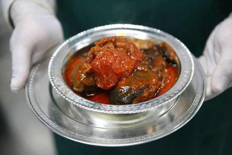 <p>Turizmin olmazsa olmaz ayaklarından birisinin gastronomi olduğunu vurgulayan Acar, tanıtımı iyi yapılan yemeklerin yatırım olarak kentlere kısa sürede döndüğünü dile getirdi.</p>

<p> </p>
