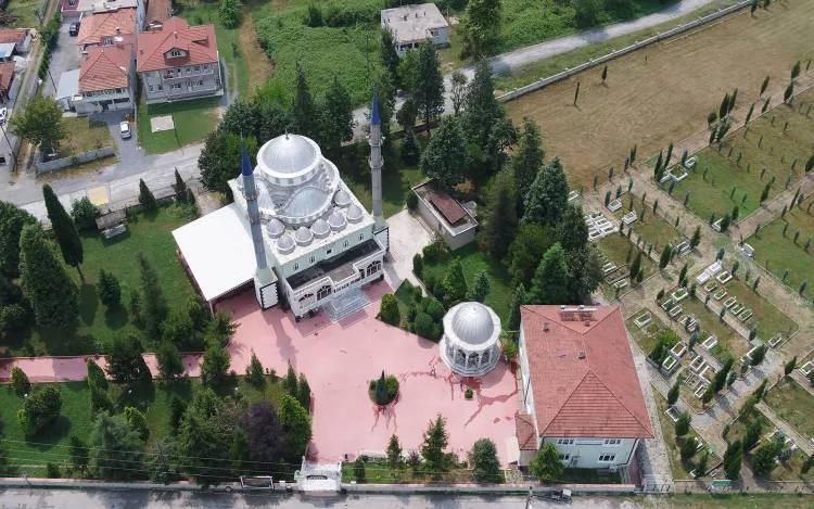 <p>Sakarya'nın Adapazarı ilçesine bağlı Karaköy'deki Ulu Cami'nin yeni hali.</p>
