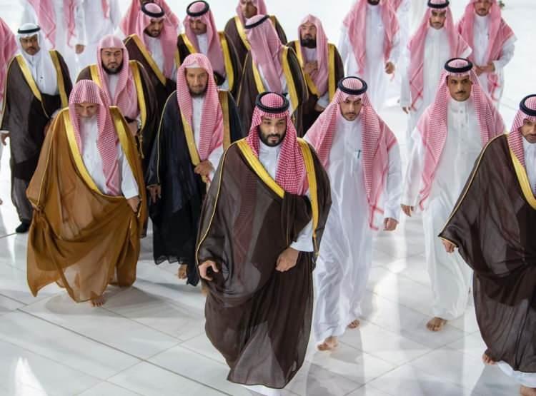 <p>Temizliğe, Suudi Arabistan Kralı Selman bin Abdülaziz adına Veliaht Prens Muhammed bin Selman katıldı.</p>undefined