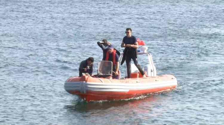 <p>Sahil Güvenlik Komutanlığına bağlı dalgıçlar ihbarın doğru olduğunu belirledikten sonra el bombasının yerini fotoğrafladı.</p>

<p> </p>
