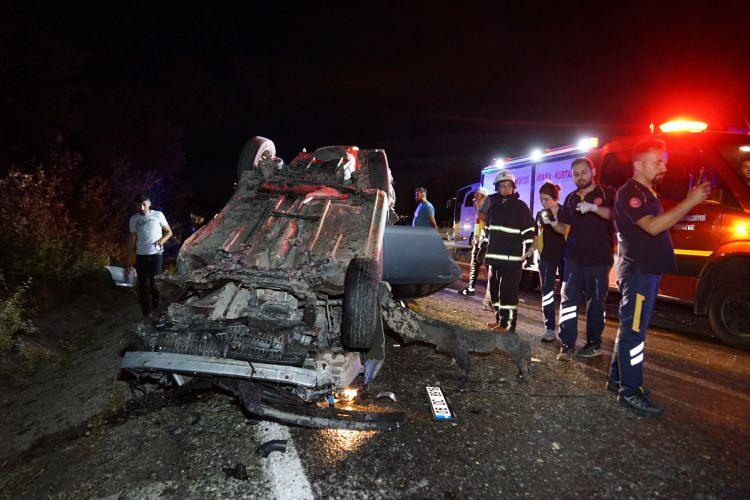 <p>Kastamonu'da 4 aracın karıştığı zincirleme trafik kazasında 3 kişi öldü, 5 kişi yaralandı. </p>
