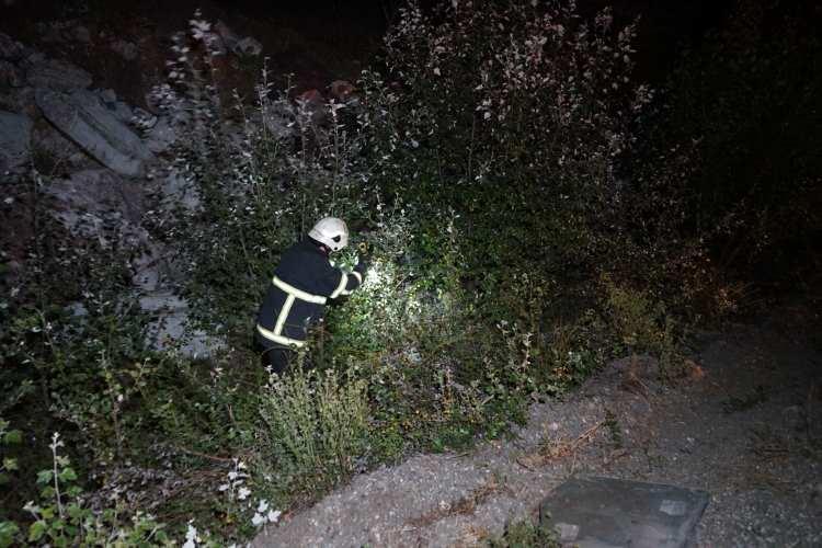 <p>Takla atarak karşı şeride geçen otomobil, önce minibüse, ardından da 2 araca daha çarptı.</p>