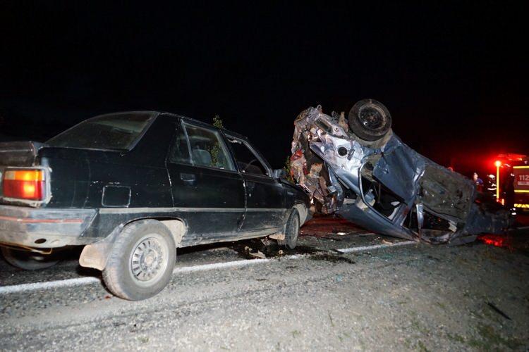 <p>Kazanın ardından can pazarının yaşandığı olay yerine çok sayıda sağlık, polis ve itfaiye ekipleri sevk edildi. </p>