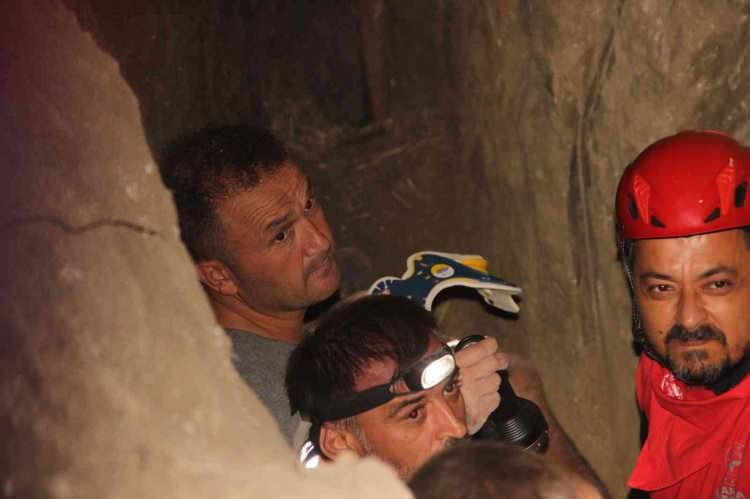 <p>Ekiplerin, iş makineleriyle su kuyusu çevresinde 5 saat süren kazı çalışmasıyla bulunduğu yerden çıkarılan Çakır, ilk müdahalenin ardından Akhisar Devlet Hastanesine kaldırıldı.</p>

<p> </p>
