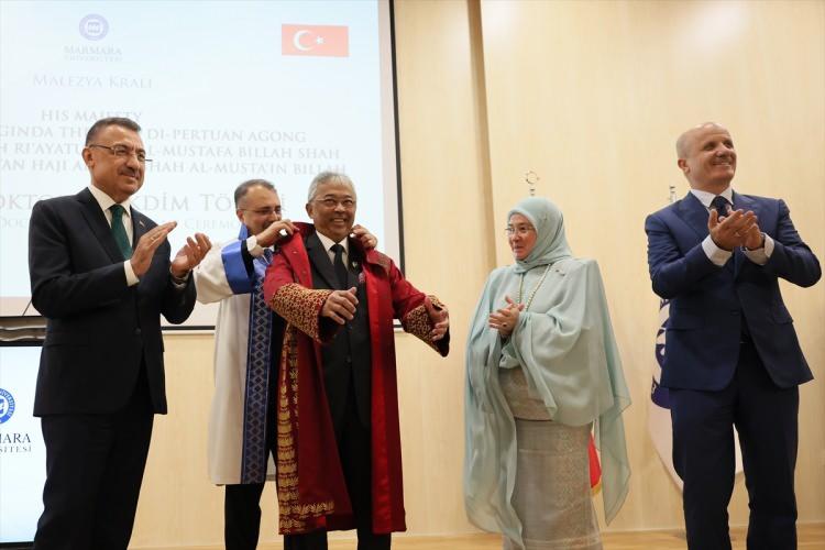 <p>Malezya Kralı Sultan Abdullah Şah, Türkiye ile Malezya'nın 2024 yılında diplomatik ilişkilerinin 60. yılını kutlayacağını belirterek, "Önümüzdeki süreçte iki ülke, ilişkilerini var olan düzeyden çok daha öteye taşıyacaktır." dedi.</p>
