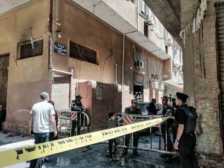 <p>Muhammed, 5 çocuk ve bir kadını çıkardıktan sonra içeride 65 yaşında bir adamın ağladığını gördü.</p>

