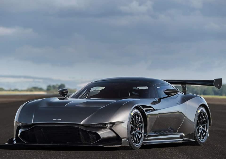 <p><strong>10. Aston Martin Vulcan</strong></p>

<p>Fiyat: $2.3 milyon dolar</p>

<p> </p>

<p> </p>
