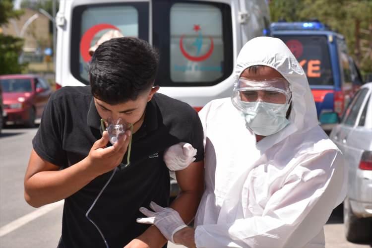 <p>Kars İl Sağlık Müdürlüğü koordinesinde Afet ve Acil Durum İl Müdürlüğü (AFAD), Ulusal Medikal Kurtarma Ekibi (UMKE), İlçe Emniyet Müdürlüğü ve Akyaka Entegre Devlet Hastanesinden ekiplerin katılımıyla kapsamlı tatbikat düzenlendi.</p>

<p> </p>
