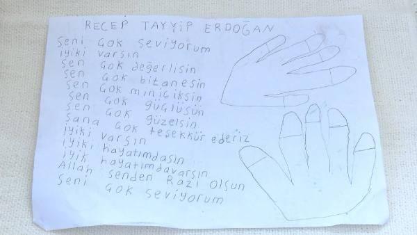 <p> Erdoğan, kendisi için yazılan şiirdeki "sen çok miniciksin" ifadesine şaşırdı ve "Ne miniği 1.85 boyundayım" dedi.</p>