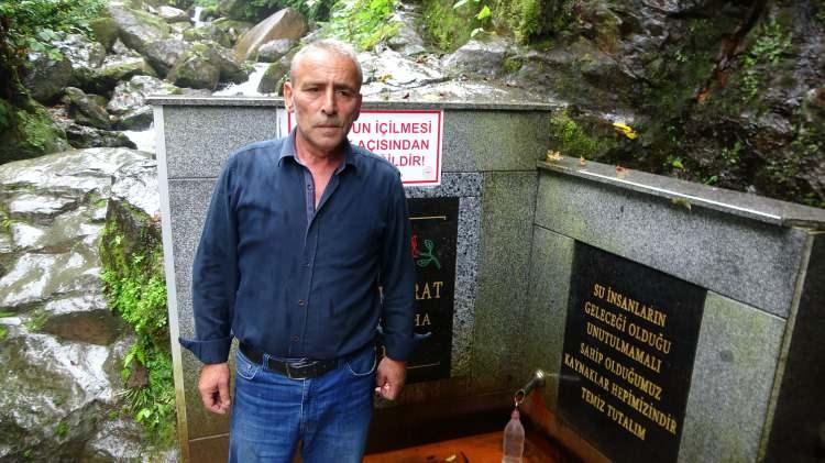 <p>Muhtar Çil, köydeki diğer kaynaktaki ılıca suyundan da ölçüm için örnek alındığını ve analiz sonucunu beklediklerini kaydetti.</p>