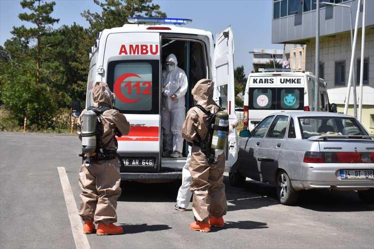 <p>Acil ve Afetlerde Sağlık Hizmetleri Birim Sorumlusu Tahsin Ulu da hastane personelinin her türlü olağanüstü duruma hazır olmasını sağlamayı hedeflediklerini vurguladı.</p>