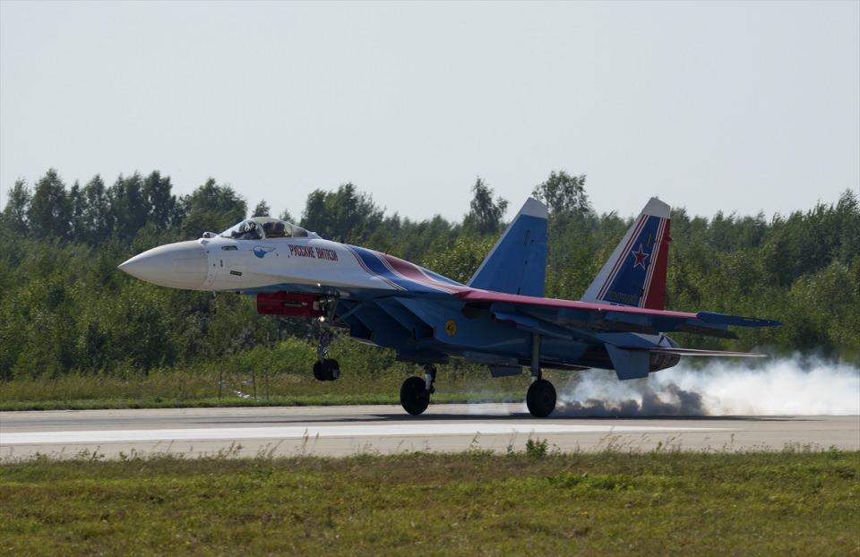<p>Rusya’nın başkenti Moskova’da devam eden Uluslararası ARMY 2022 ordu oyunları kapsamında Kubinka askeri eğitim alanında Sukhoi Su-35S tipi uçak performans sergiledi.</p>

<p> </p>
