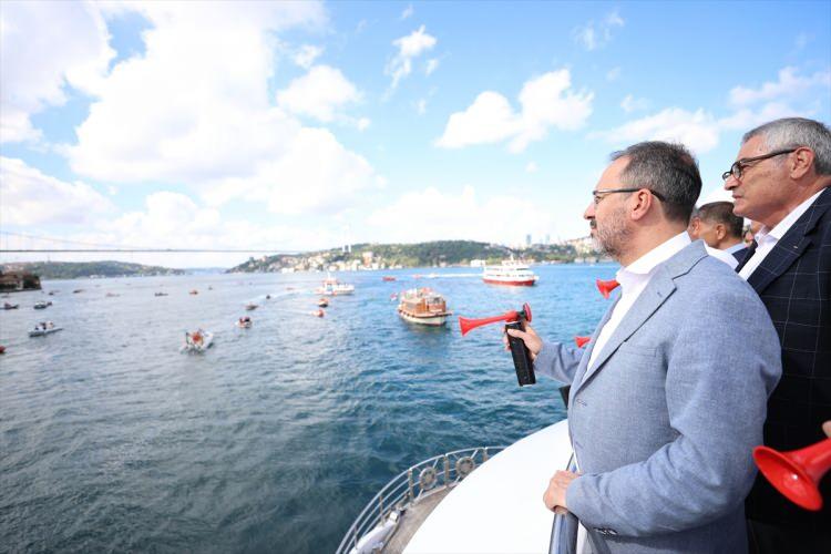 <p>Türkiye Milli Olimpiyat Komitesi (TMOK) tarafından organize edilen Samsung Boğaziçi Kıtalararası Yüzme Yarışı'nın 34'üncüsü, Gençlik ve Spor Bakanı Mehmet Muharrem Kasapoğlu'nun startıyla başladı.</p>
