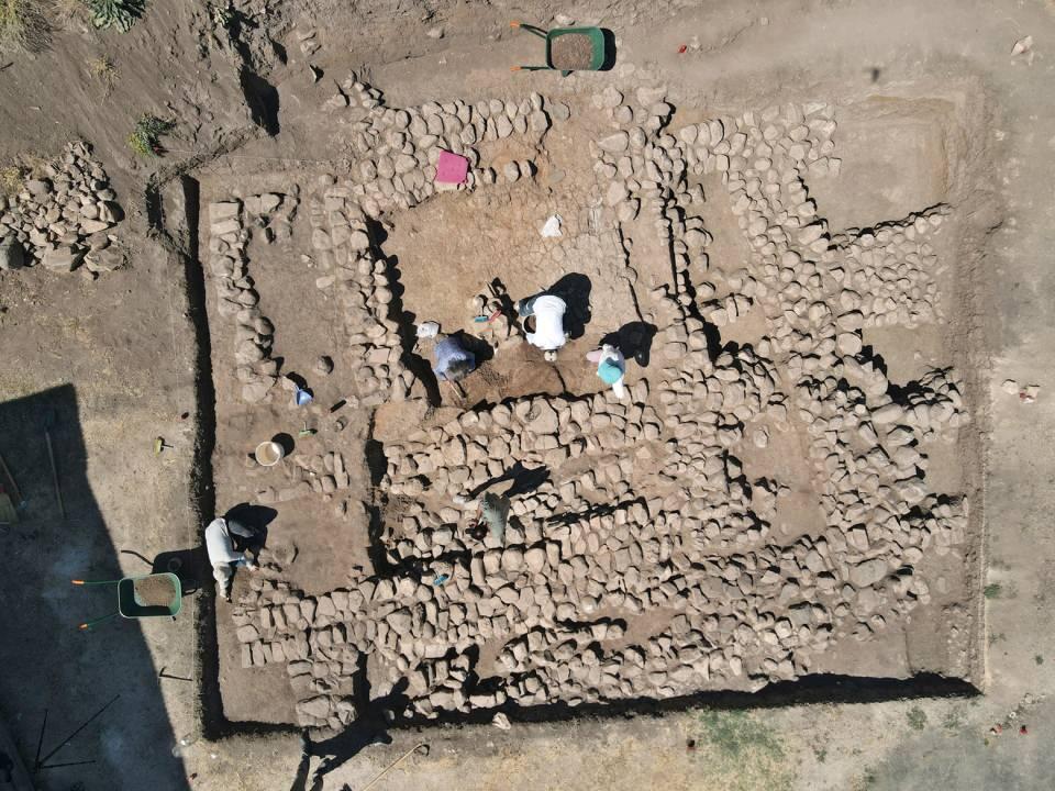 <p>Tunceli’nin Pertek ilçesinde Tozkoparan Höyüğü'nde yapılan arkeolojik kurtarma kazılarında 5 bin 500 yıllık mimarı yapılar tespit edildi. </p>
