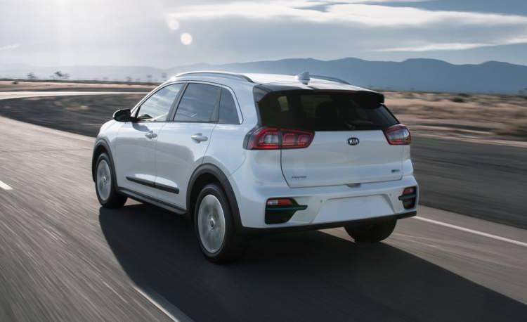 <p>22 - <strong>Kia Niro EV</strong>: 239 mil /  384 Km</p>

<p> </p>

<p>Bazı rakiplerinin aksine, Niro EV, geleneksel görünümlü bir iç mekana sahip.</p>

<p> </p>
