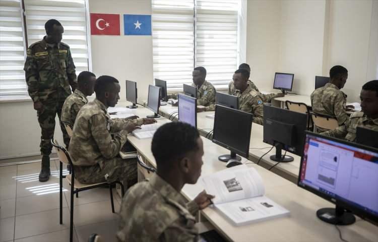 <p>Devamında imzalanan anlaşma, protokol ve Bakanlar Kurulu kararının ardından STGK, 2017'de Somali'ye ulaştı. Komutanlığın halen görev yaptığı Anadolu Kışlası, 30 Eylül 2017'de dönemin Genelkurmay Başkanı Orgeneral Hulusi Akar tarafından açıldı.</p>

<p> </p>
